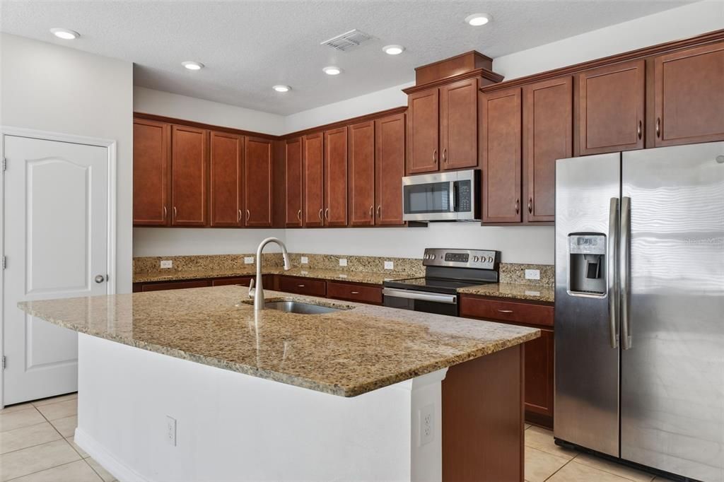 На продажу: $455,000 (3 спален, 2 ванн, 2255 Квадратных фут)