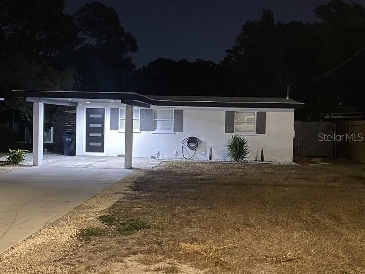 For Sale: $325,000 (3 beds, 2 baths, 972 Square Feet)