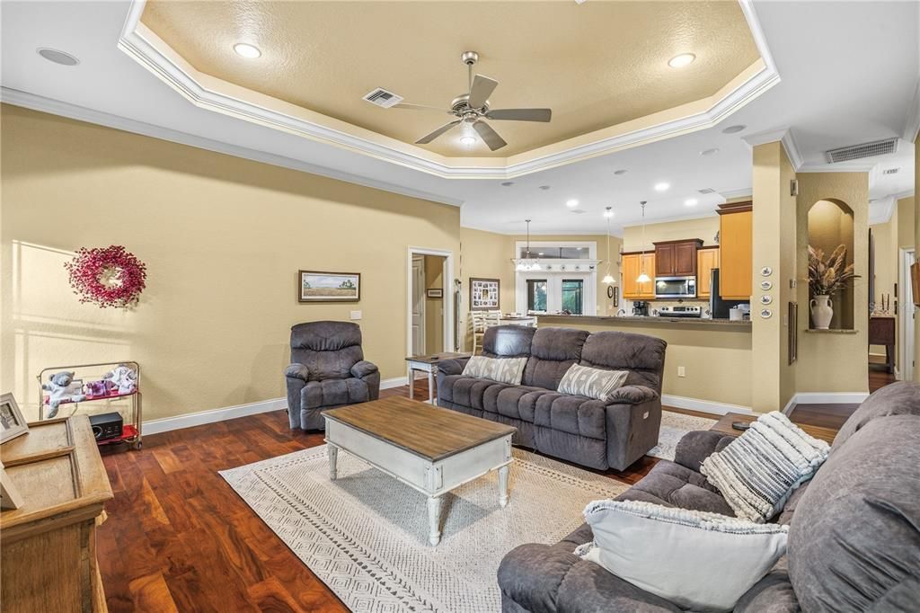 En Venta: $499,900 (4 camas, 2 baños, 2226 Pies cuadrados)