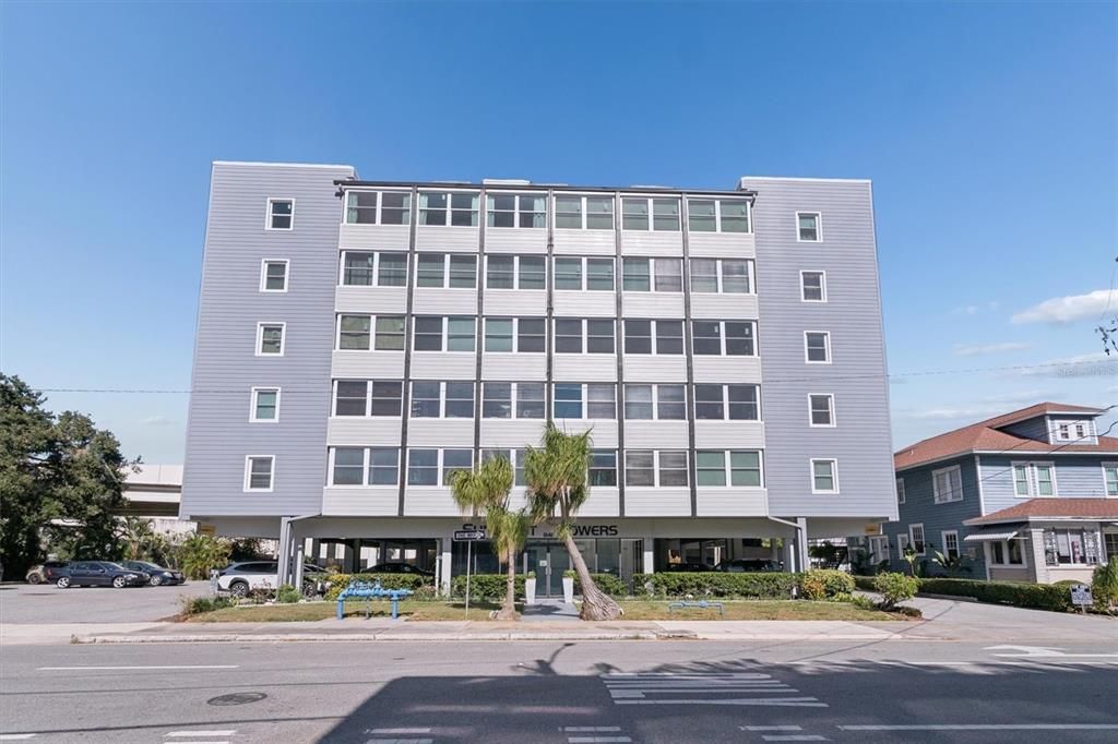 For Sale: $229,000 (1 beds, 1 baths, 850 Square Feet)