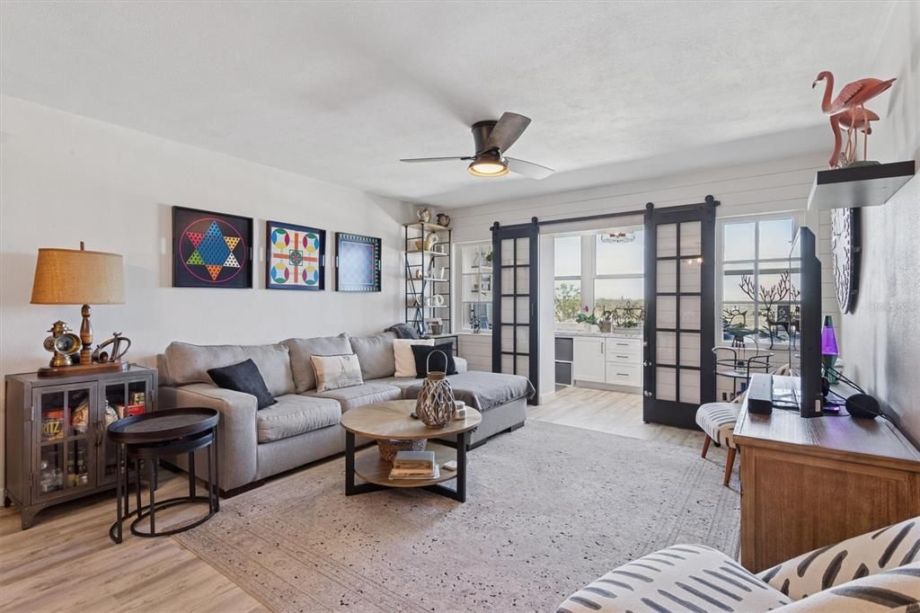 For Sale: $229,000 (1 beds, 1 baths, 850 Square Feet)