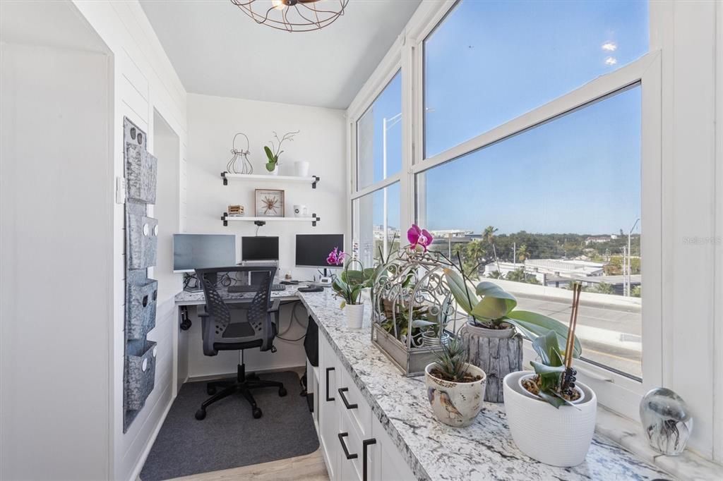 For Sale: $229,000 (1 beds, 1 baths, 850 Square Feet)