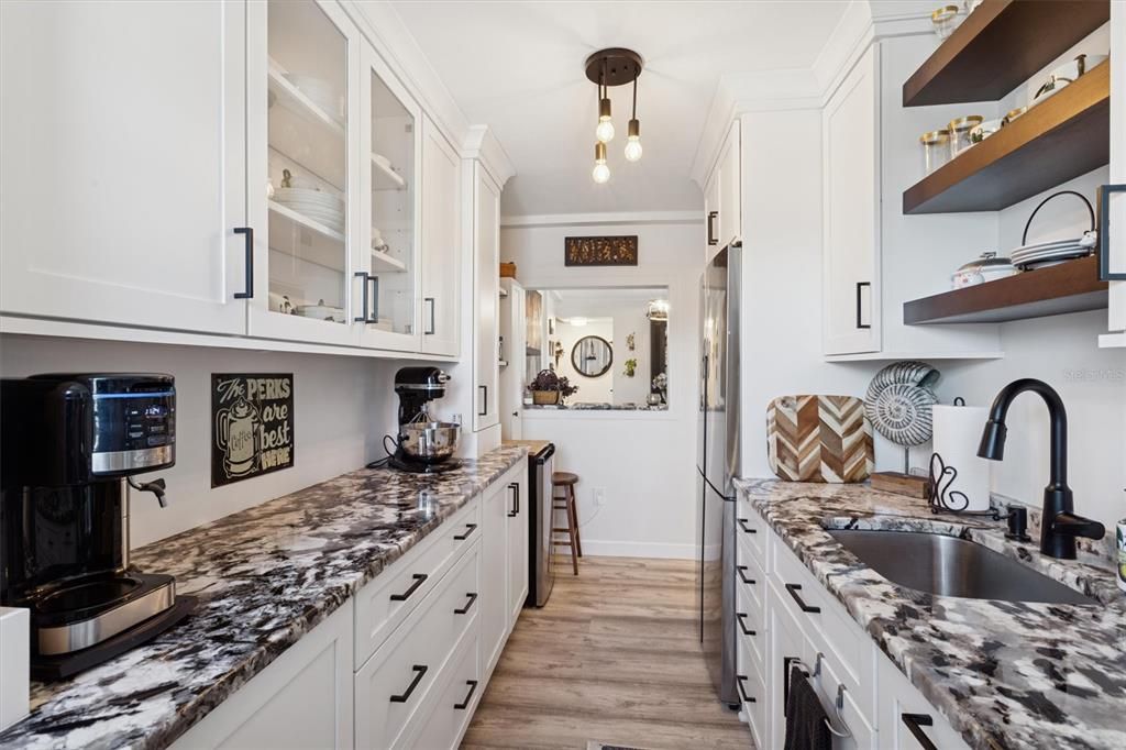 For Sale: $229,000 (1 beds, 1 baths, 850 Square Feet)