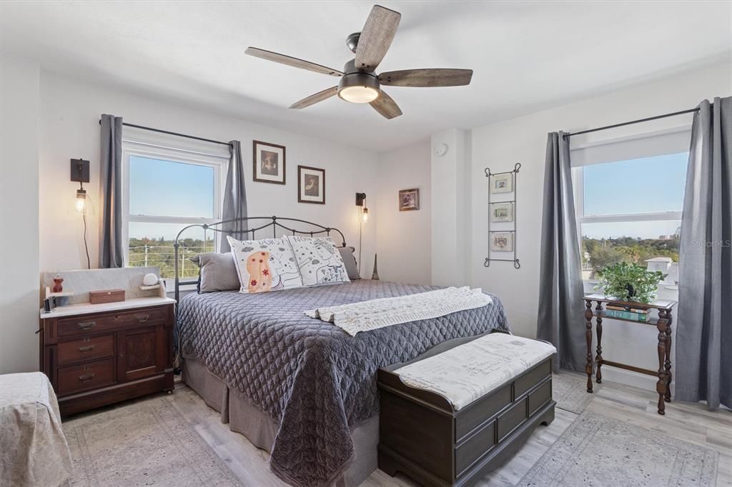 For Sale: $229,000 (1 beds, 1 baths, 850 Square Feet)