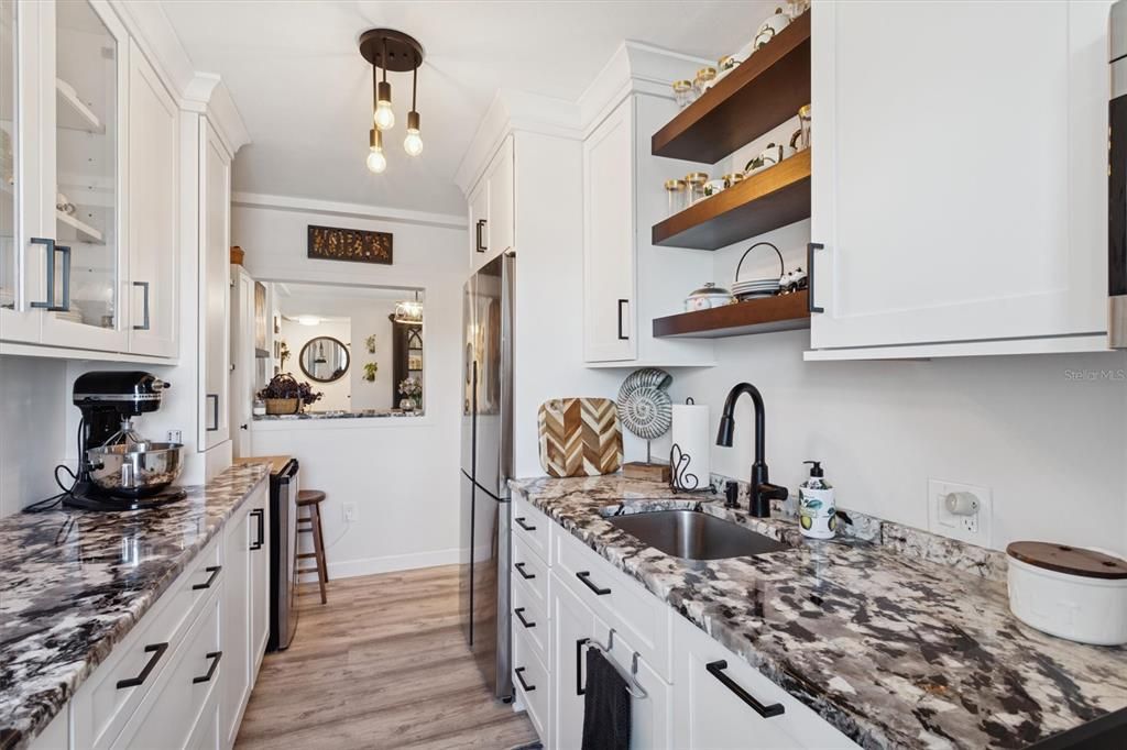 For Sale: $229,000 (1 beds, 1 baths, 850 Square Feet)