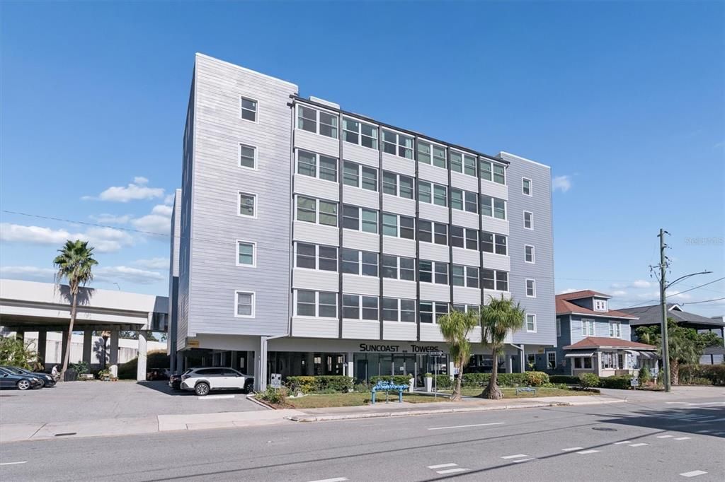 For Sale: $229,000 (1 beds, 1 baths, 850 Square Feet)