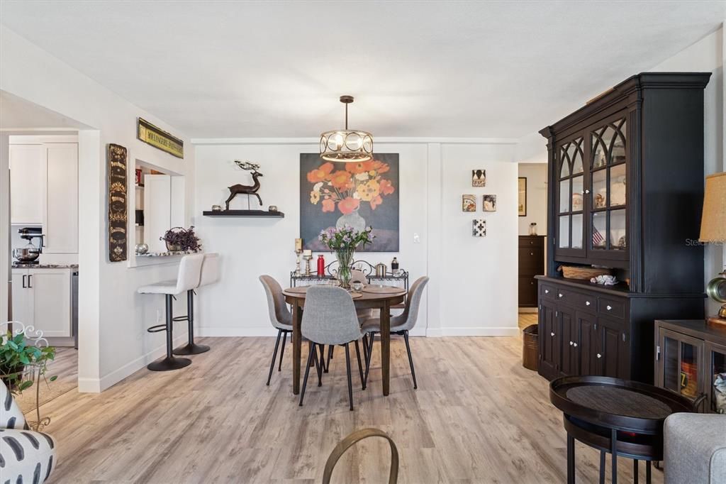 For Sale: $229,000 (1 beds, 1 baths, 850 Square Feet)