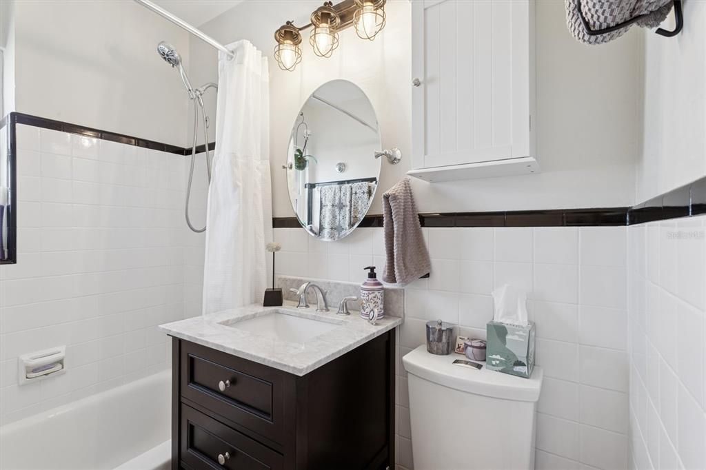 For Sale: $229,000 (1 beds, 1 baths, 850 Square Feet)