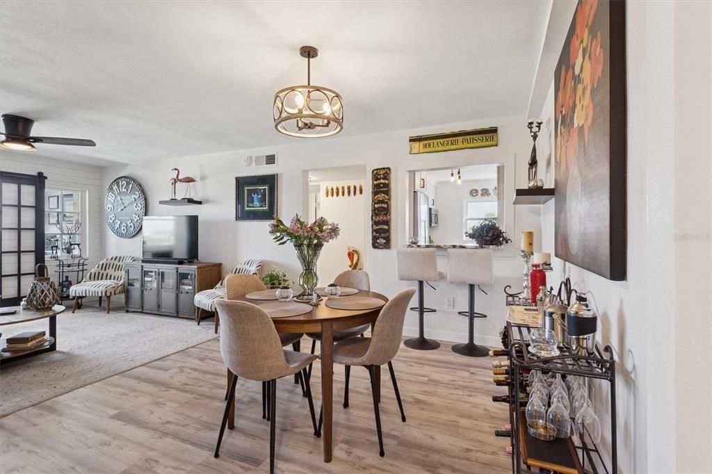 For Sale: $229,000 (1 beds, 1 baths, 850 Square Feet)