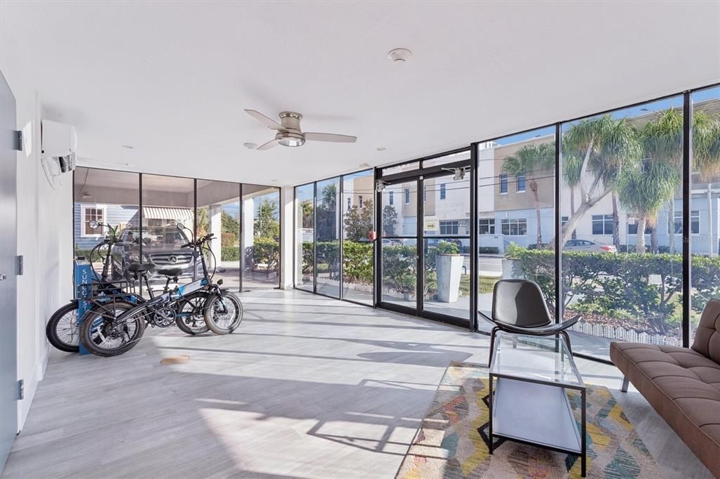 For Sale: $229,000 (1 beds, 1 baths, 850 Square Feet)