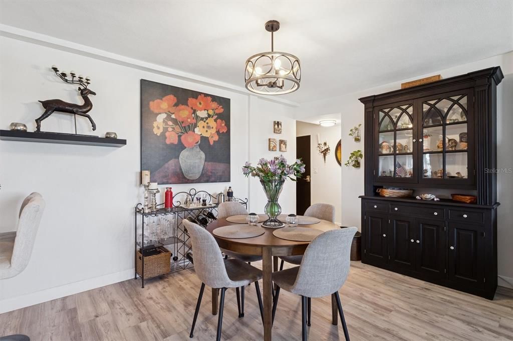 For Sale: $229,000 (1 beds, 1 baths, 850 Square Feet)