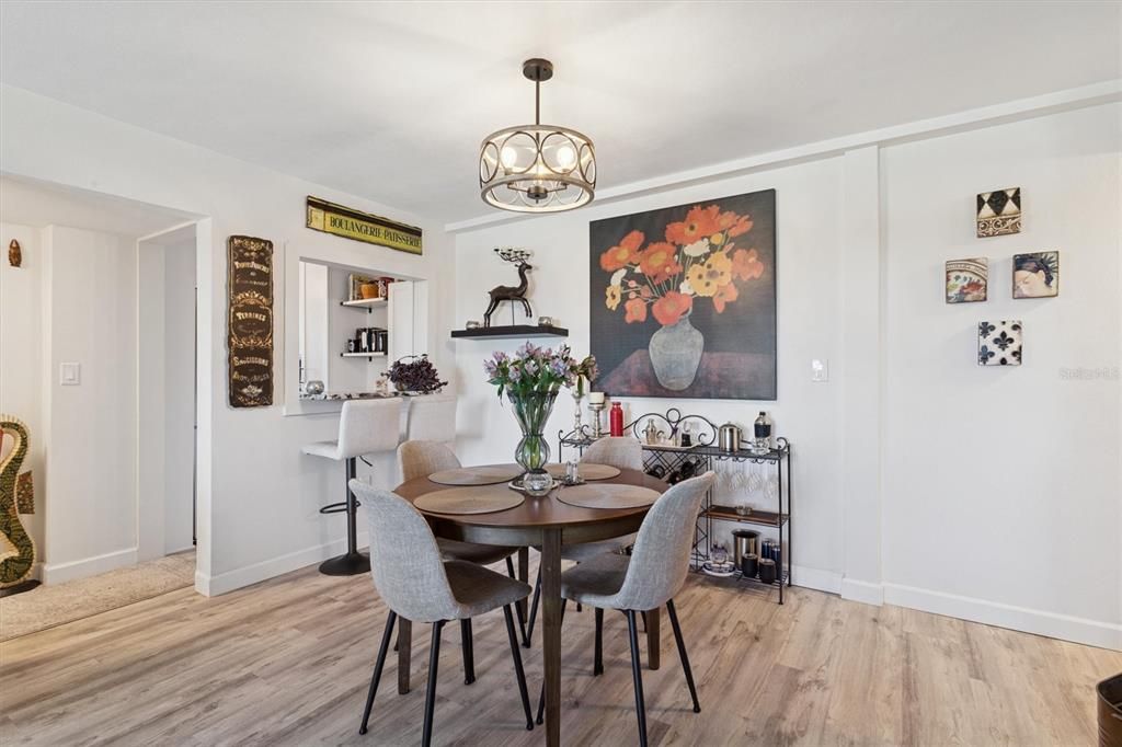 For Sale: $229,000 (1 beds, 1 baths, 850 Square Feet)