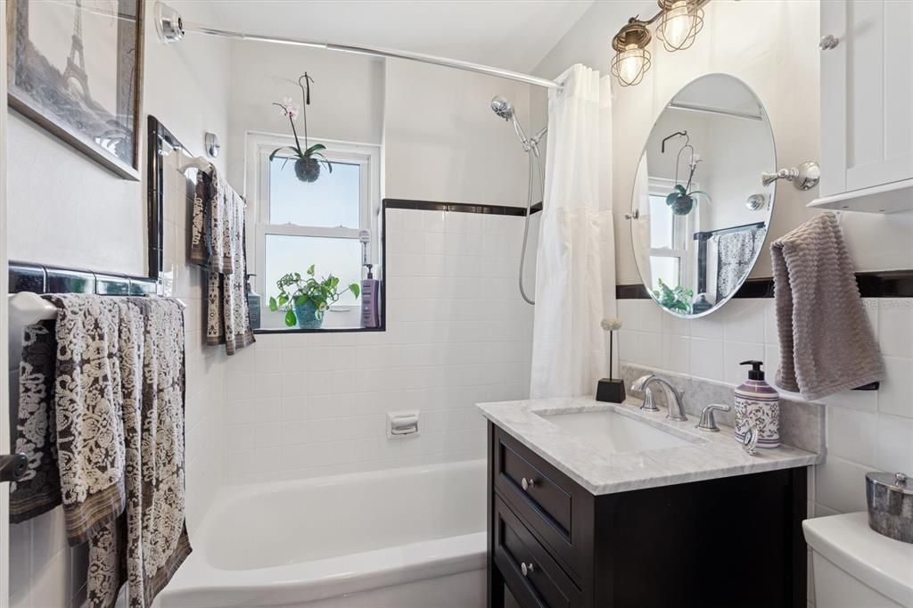 For Sale: $229,000 (1 beds, 1 baths, 850 Square Feet)