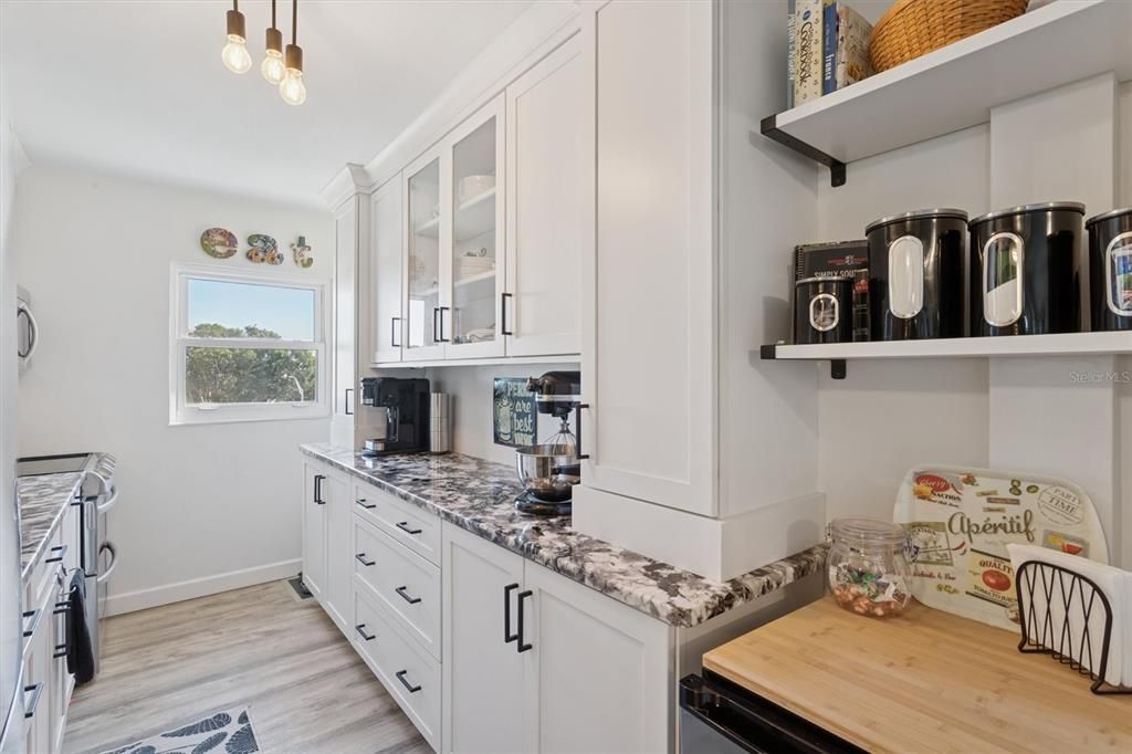 For Sale: $229,000 (1 beds, 1 baths, 850 Square Feet)