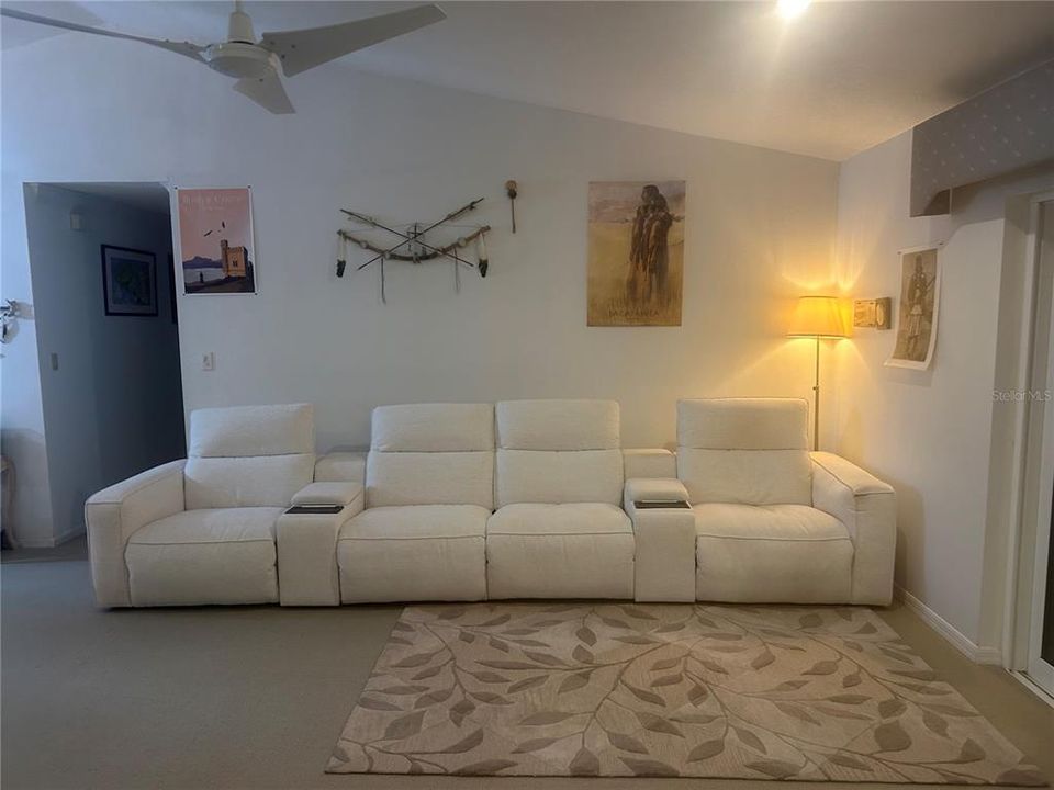 待售: $729,900 (4 贝兹, 3 浴室, 2449 平方英尺)