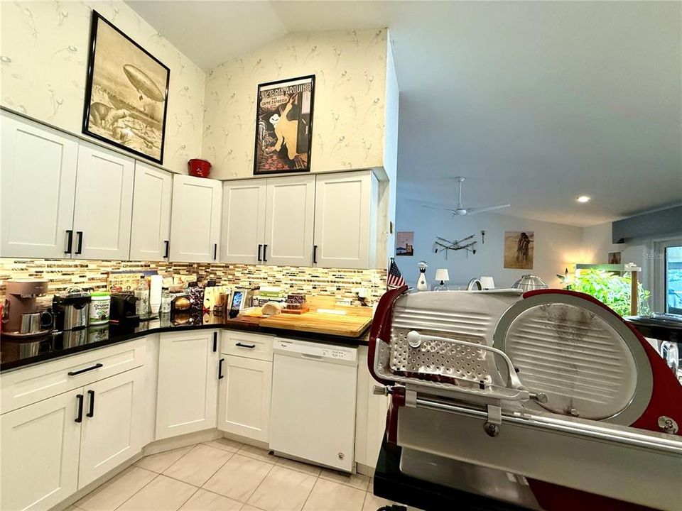 待售: $729,900 (4 贝兹, 3 浴室, 2449 平方英尺)