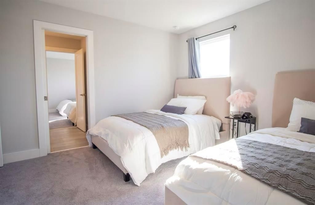 出租: $2,700 (4 贝兹, 3 浴室, 2323 平方英尺)