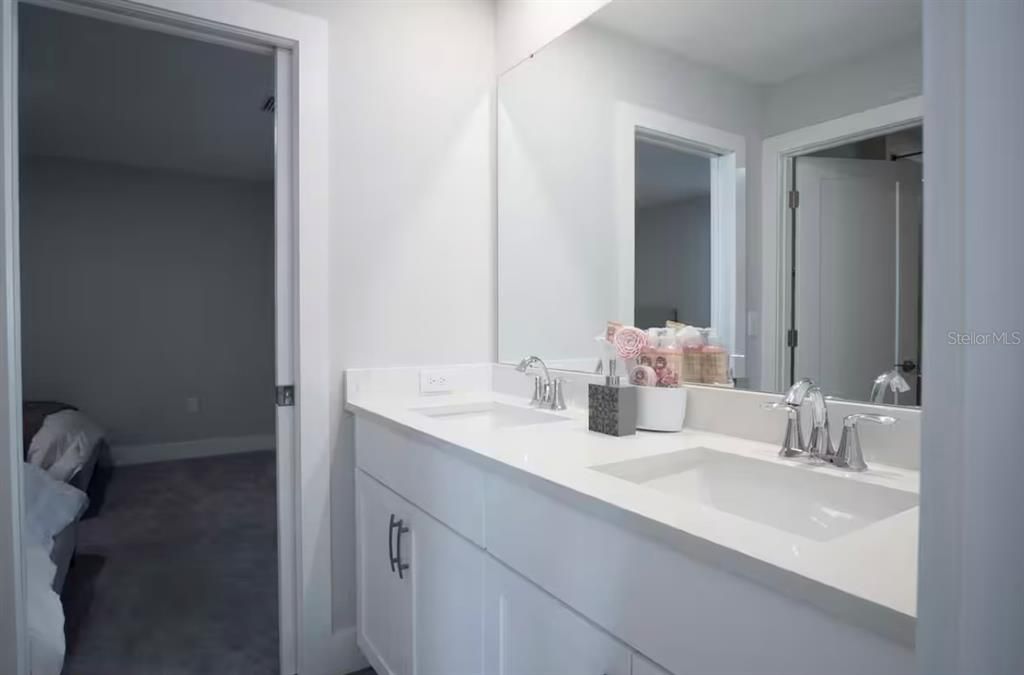 出租: $2,700 (4 贝兹, 3 浴室, 2323 平方英尺)