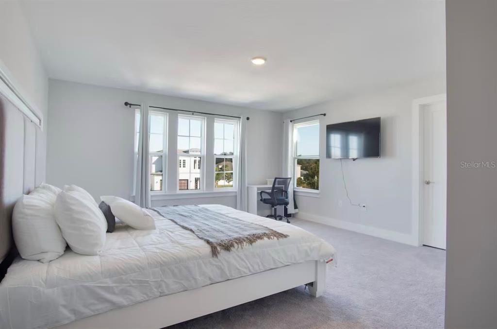 出租: $2,700 (4 贝兹, 3 浴室, 2323 平方英尺)