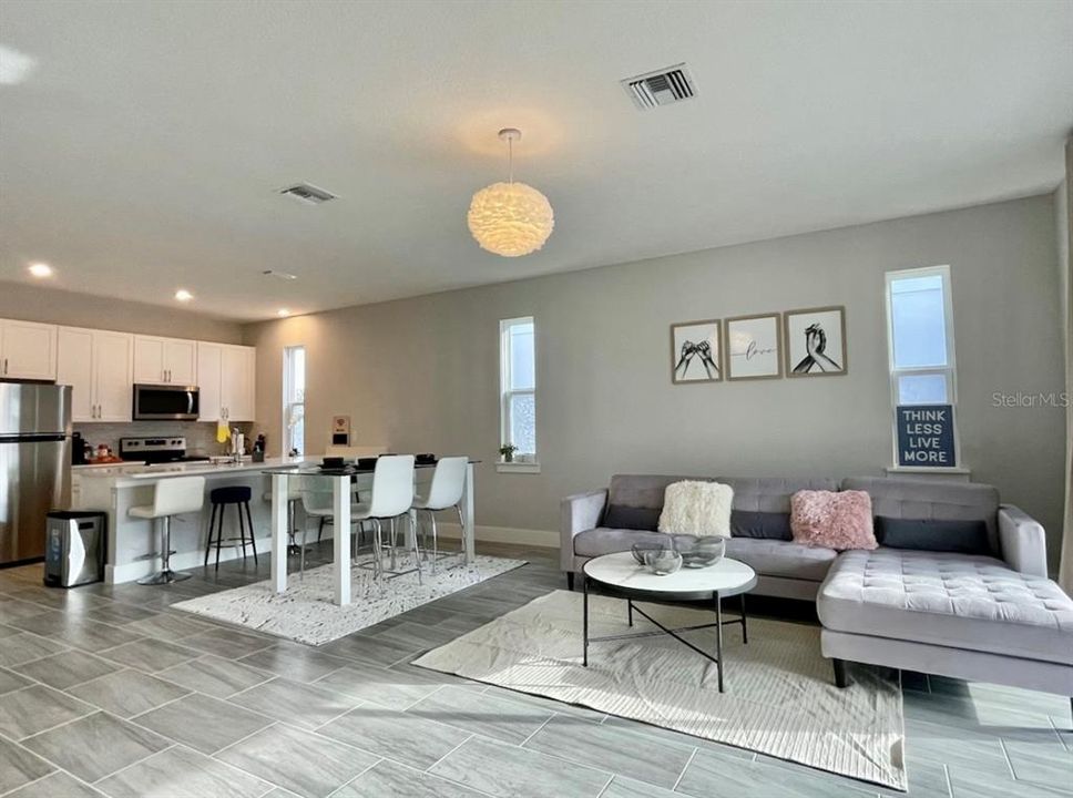 出租: $2,700 (4 贝兹, 3 浴室, 2323 平方英尺)