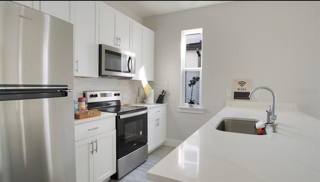 出租: $2,700 (4 贝兹, 3 浴室, 2323 平方英尺)