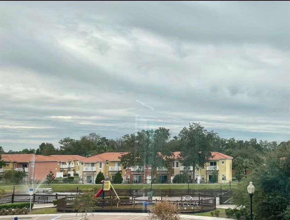 出租: $2,700 (4 贝兹, 3 浴室, 2323 平方英尺)