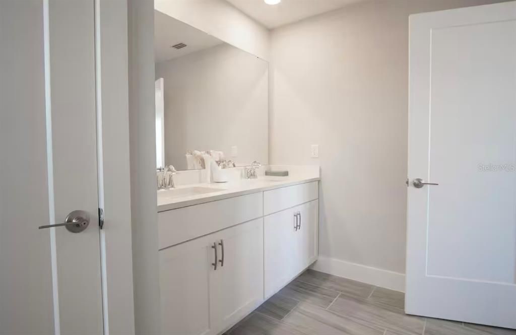 出租: $2,700 (4 贝兹, 3 浴室, 2323 平方英尺)