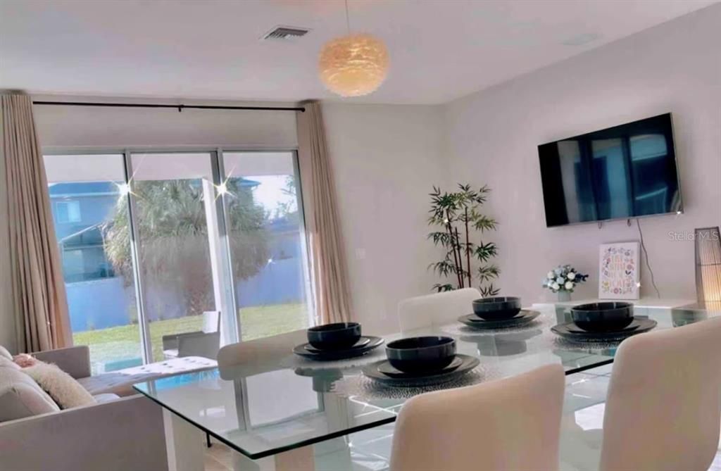 出租: $2,700 (4 贝兹, 3 浴室, 2323 平方英尺)