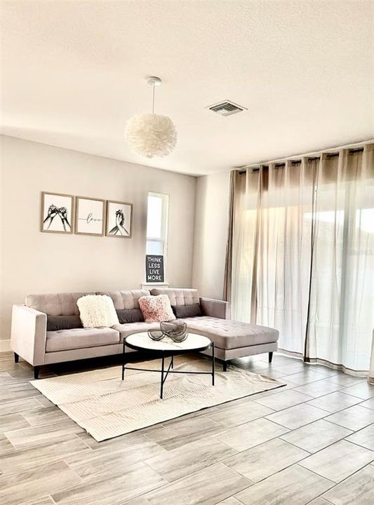 出租: $2,700 (4 贝兹, 3 浴室, 2323 平方英尺)