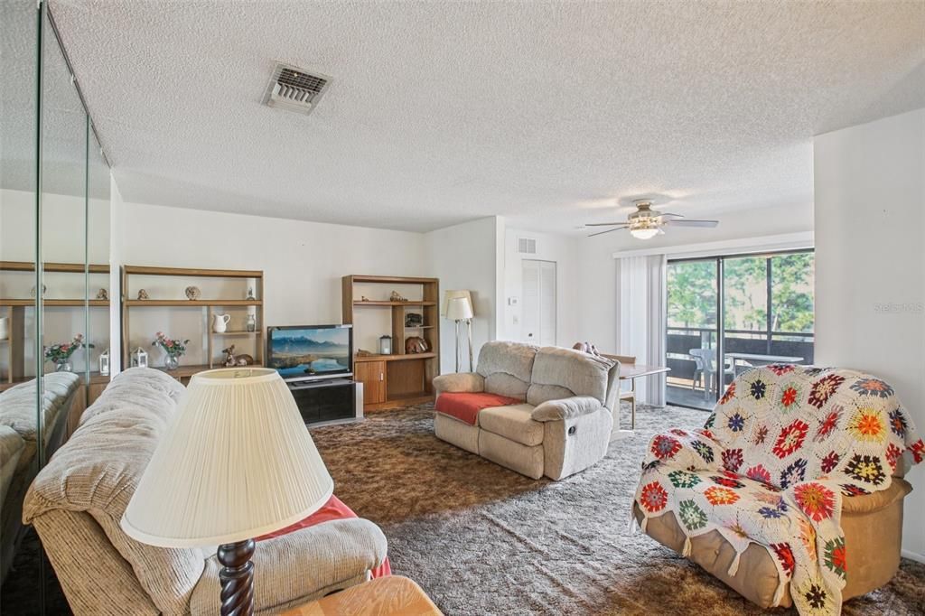 For Sale: $125,000 (2 beds, 2 baths, 1100 Square Feet)