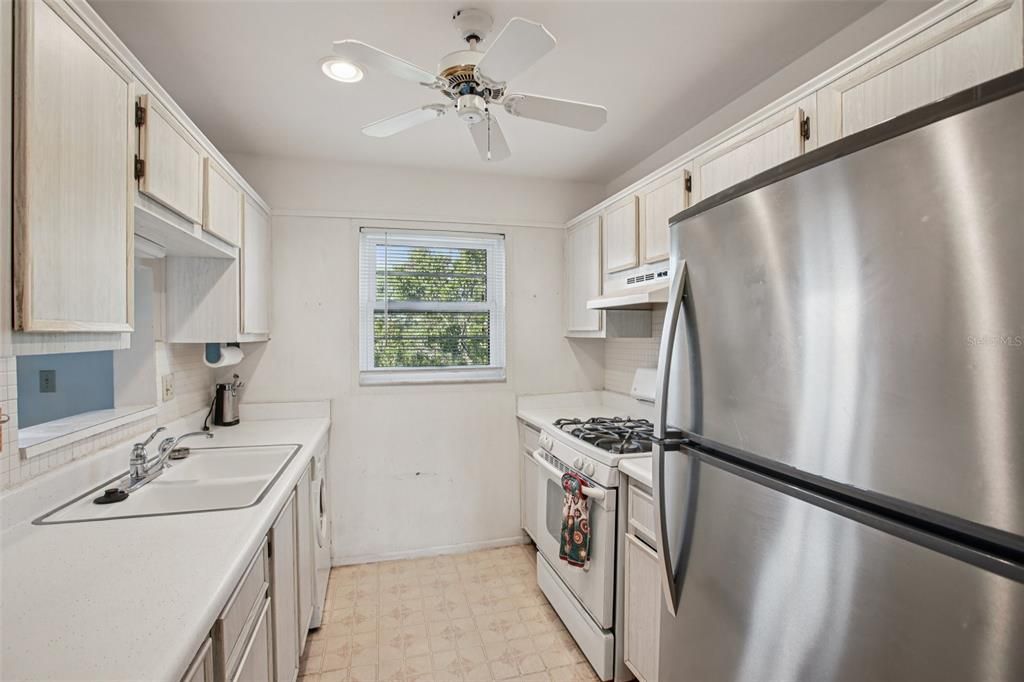 For Sale: $125,000 (2 beds, 2 baths, 1100 Square Feet)