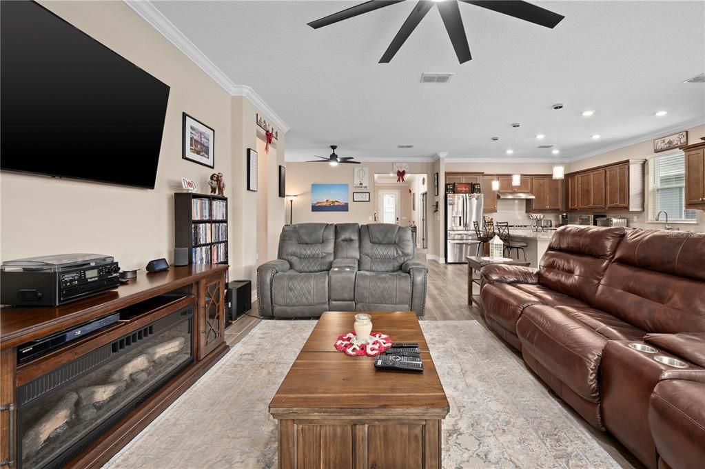 待售: $435,000 (2 贝兹, 2 浴室, 2048 平方英尺)