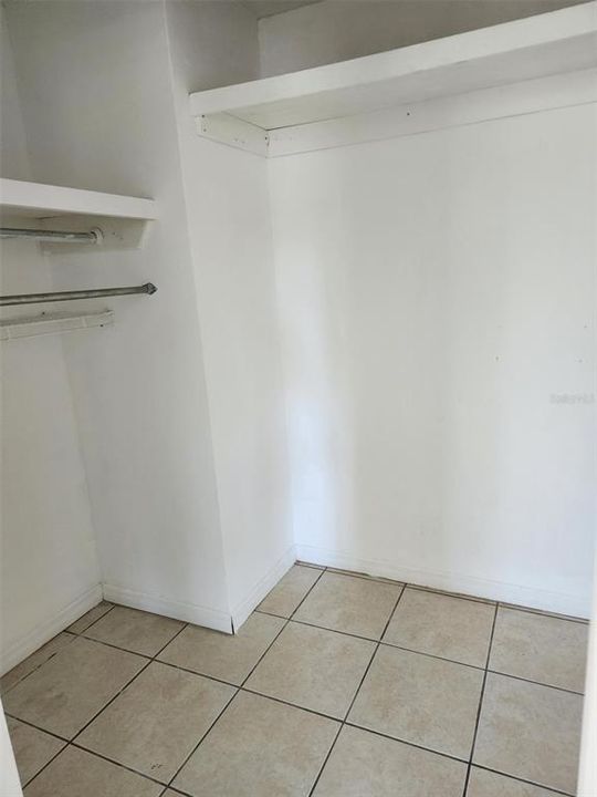 待售: $174,700 (4 贝兹, 2 浴室, 1820 平方英尺)