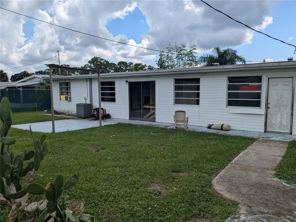 待售: $174,700 (4 贝兹, 2 浴室, 1820 平方英尺)