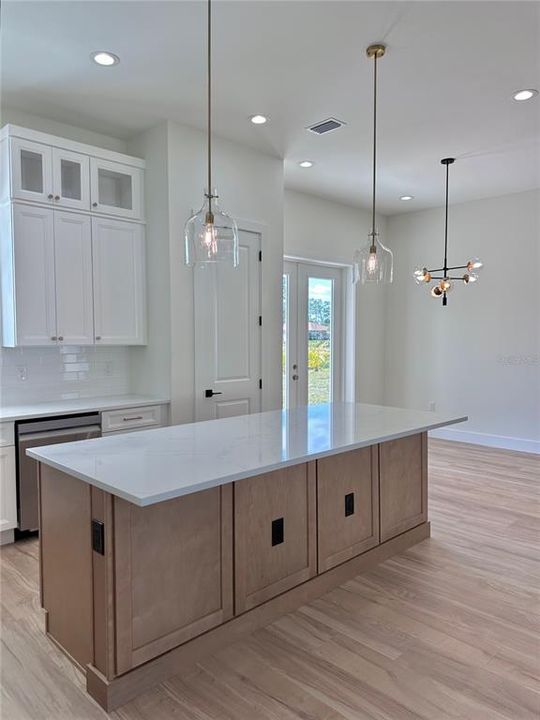 待售: $375,000 (3 贝兹, 2 浴室, 1553 平方英尺)