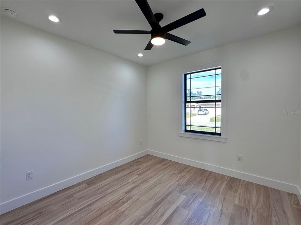 待售: $375,000 (3 贝兹, 2 浴室, 1553 平方英尺)