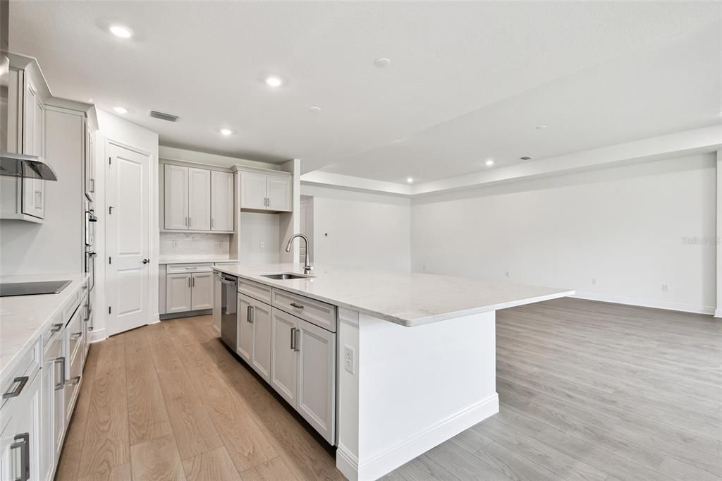 На продажу: $839,999 (3 спален, 3 ванн, 2581 Квадратных фут)