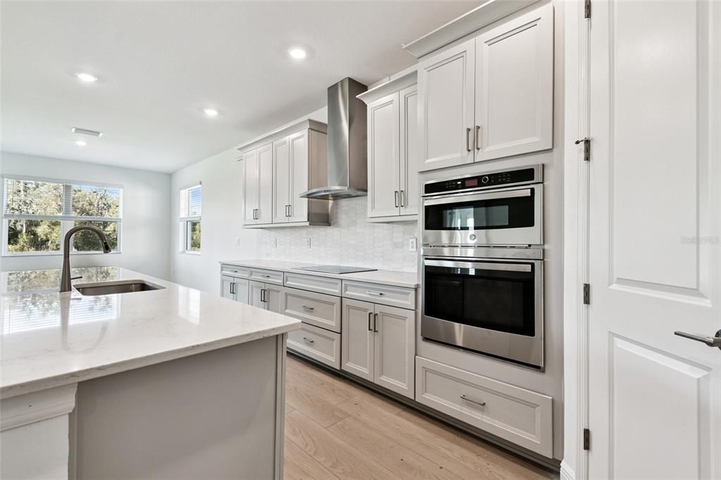 На продажу: $839,999 (3 спален, 3 ванн, 2581 Квадратных фут)