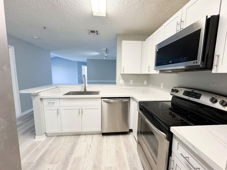 For Sale: $242,000 (2 beds, 2 baths, 975 Square Feet)