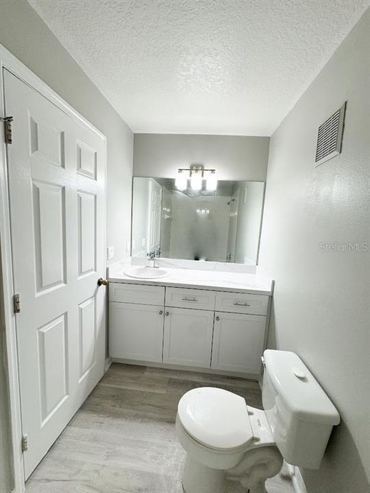 For Sale: $242,000 (2 beds, 2 baths, 975 Square Feet)