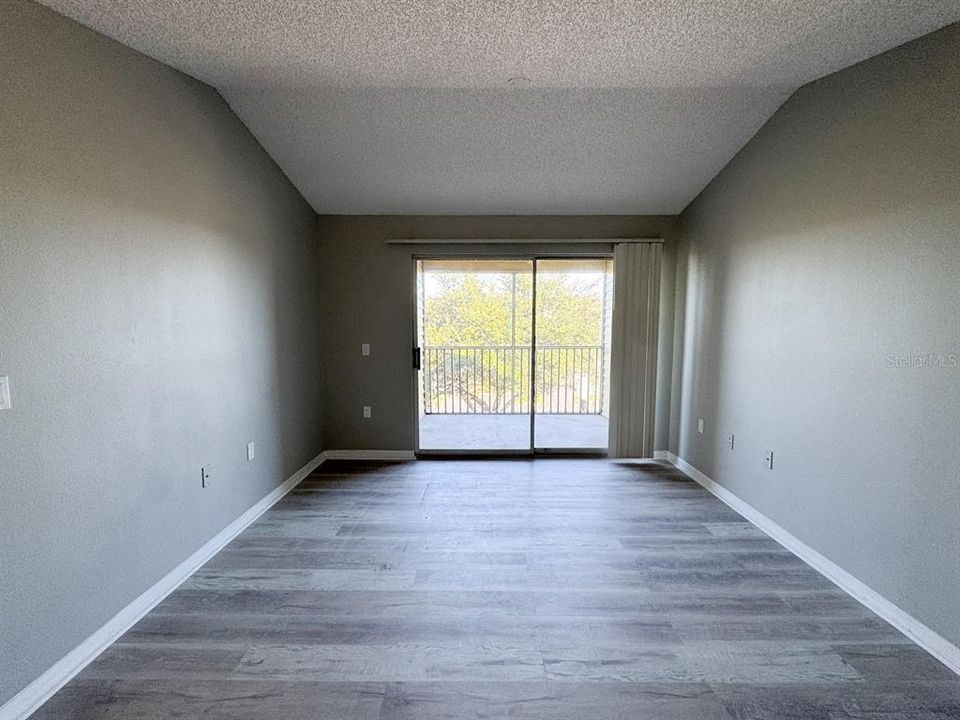 For Sale: $242,000 (2 beds, 2 baths, 975 Square Feet)