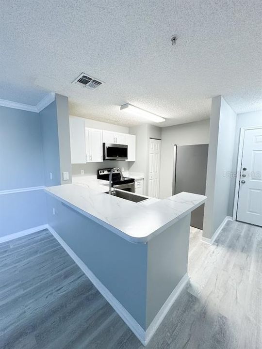 For Sale: $242,000 (2 beds, 2 baths, 975 Square Feet)