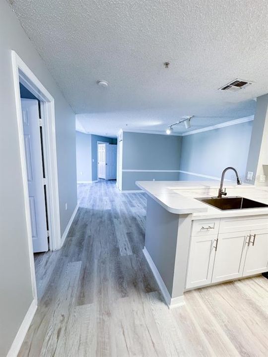 For Sale: $242,000 (2 beds, 2 baths, 975 Square Feet)