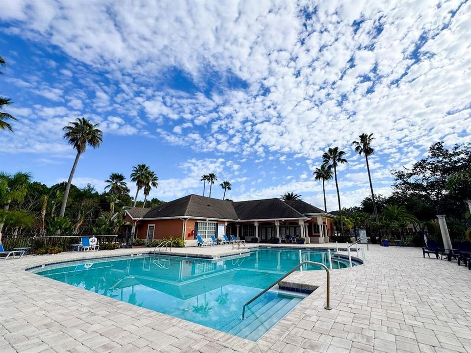 For Sale: $242,000 (2 beds, 2 baths, 975 Square Feet)