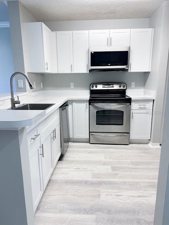 For Sale: $242,000 (2 beds, 2 baths, 975 Square Feet)