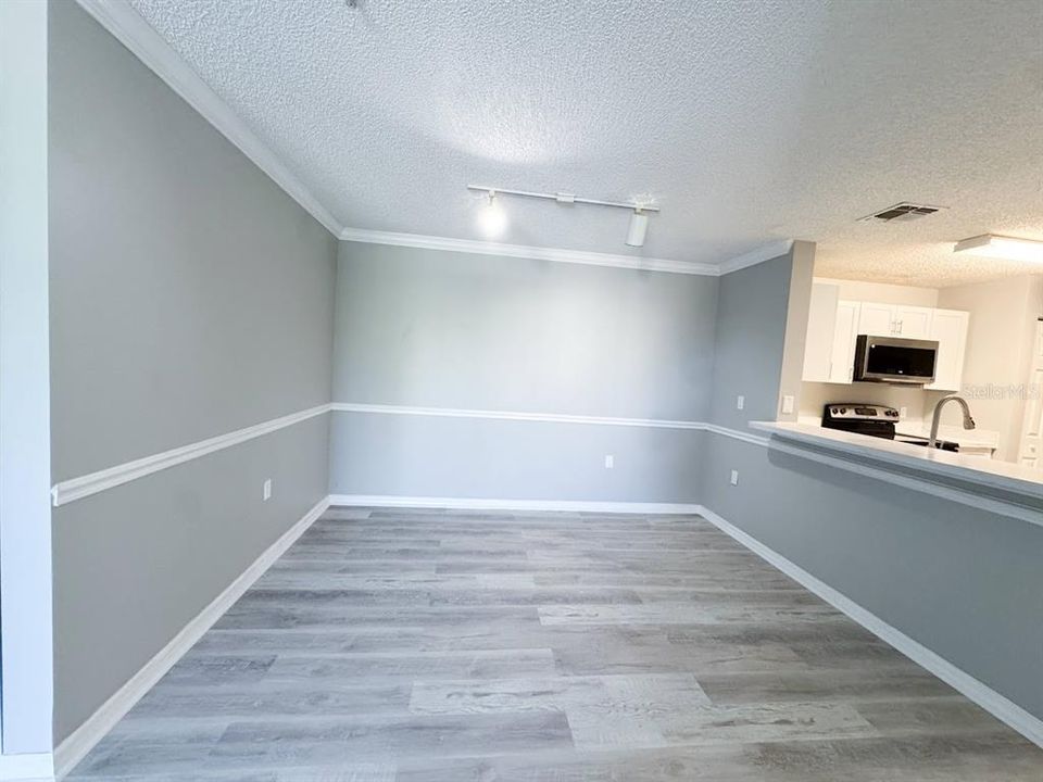 For Sale: $242,000 (2 beds, 2 baths, 975 Square Feet)