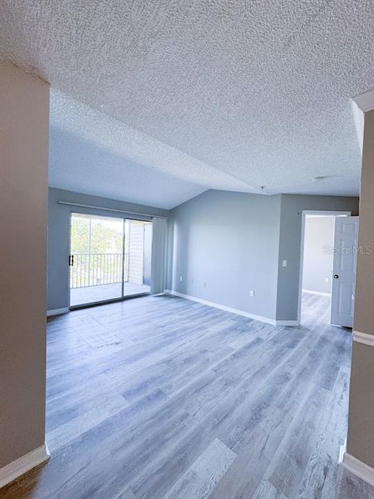 For Sale: $242,000 (2 beds, 2 baths, 975 Square Feet)