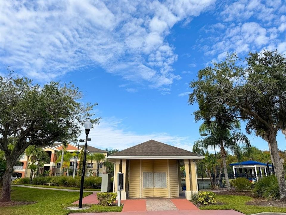 For Sale: $242,000 (2 beds, 2 baths, 975 Square Feet)