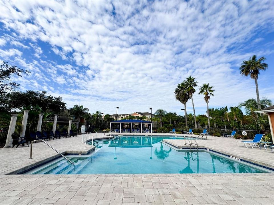 For Sale: $242,000 (2 beds, 2 baths, 975 Square Feet)