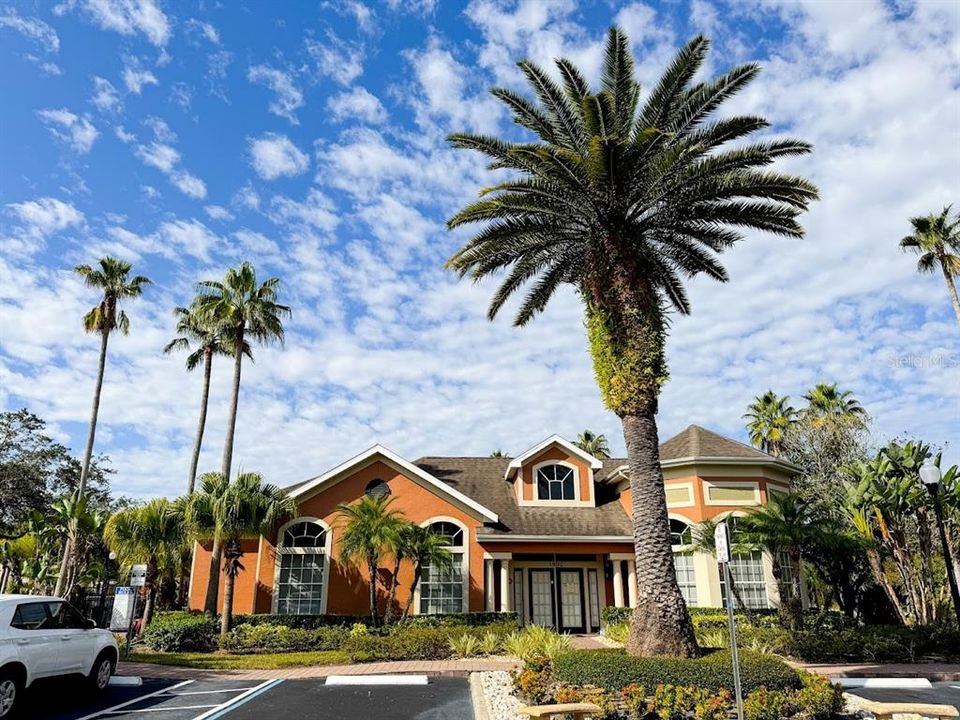 For Sale: $242,000 (2 beds, 2 baths, 975 Square Feet)